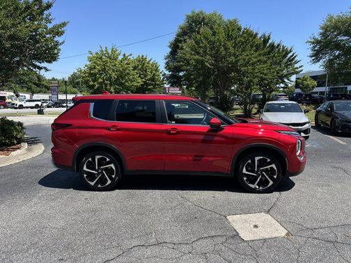 Red Diamond 2023 Mitsubishi Outlander SE 2.5 2WD