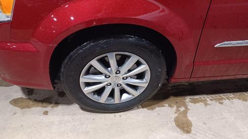 2014 Chrysler Town & Country Touring-L