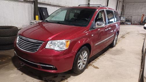 2014 Chrysler Town & Country Touring-L