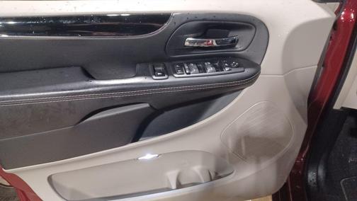 2014 Chrysler Town & Country Touring-L