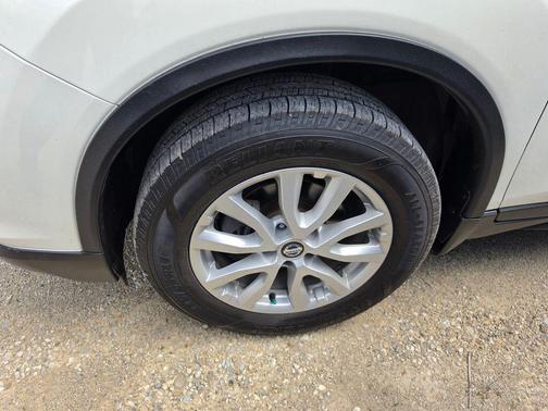 Pearl White Tricoat 2020 Nissan Rogue SV