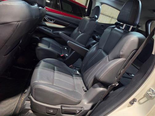 Crystal White Pearl 2022 Subaru Ascent Touring 7-Passenger