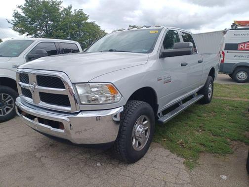 2017 RAM 2500 Tradesman Crew Cab 4x4 6'4' Box