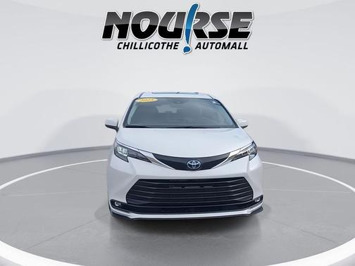 2025 Toyota Sienna XLE