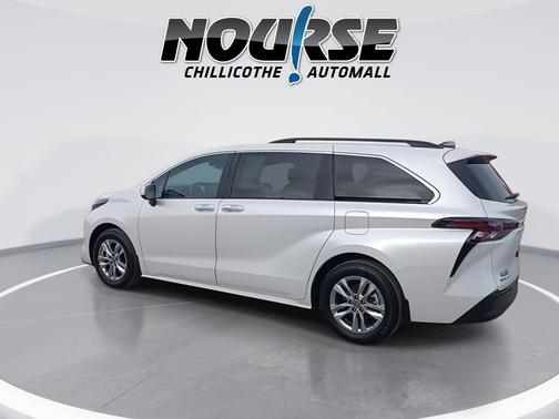 2025 Toyota Sienna XLE