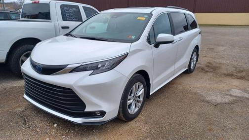 2025 Toyota Sienna XLE