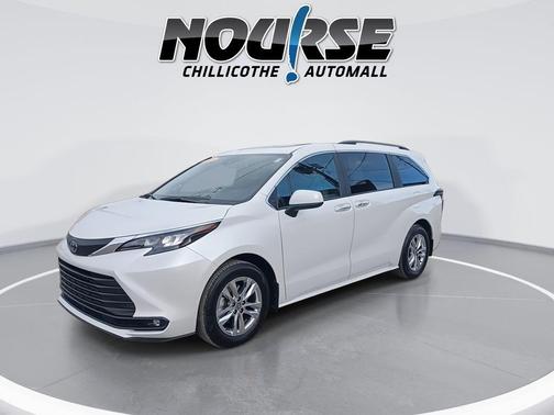 2025 Toyota Sienna XLE