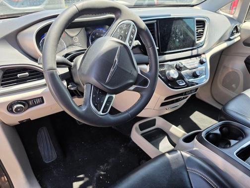 Granite Crystal Metallic Clearcoat 2022 Chrysler Pacifica Touring L