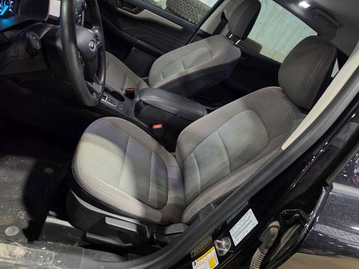 AGATE BLACK METALLIC 2021 Ford Escape S
