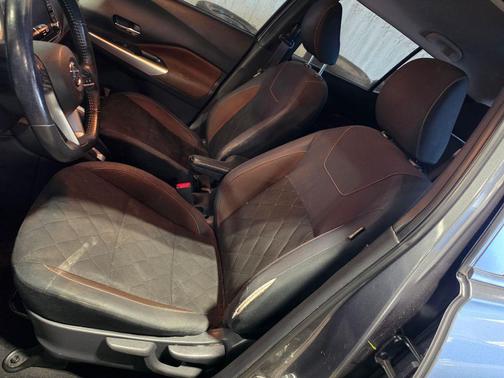 Gun Metallic 2019 Nissan Kicks SR