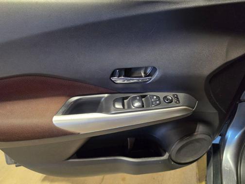 Gun Metallic 2019 Nissan Kicks SR