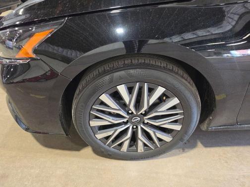 Super Black 2024 Nissan Altima 2.5 SV