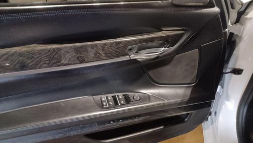 2015 BMW 750 i xDrive