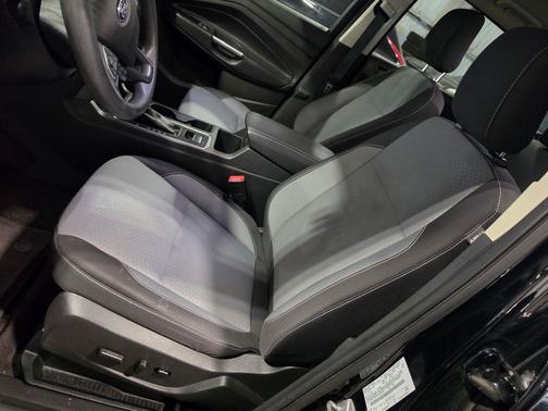 SHADOW BLACK 2018 Ford Escape SE