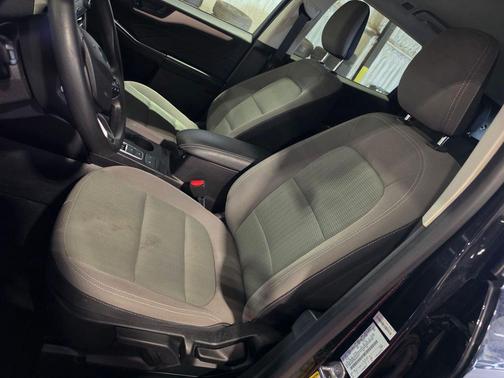 AGATE BLACK METALLIC 2021 Ford Escape S