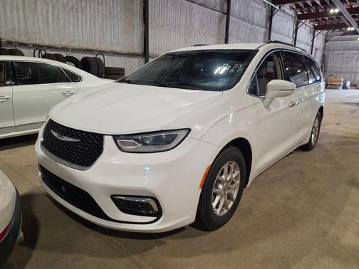 Bright White Clearcoat 2021 Chrysler Pacifica Touring L