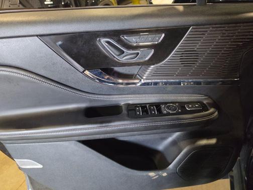 INFINITE BLACK MET CC 2022 Lincoln Corsair Standard