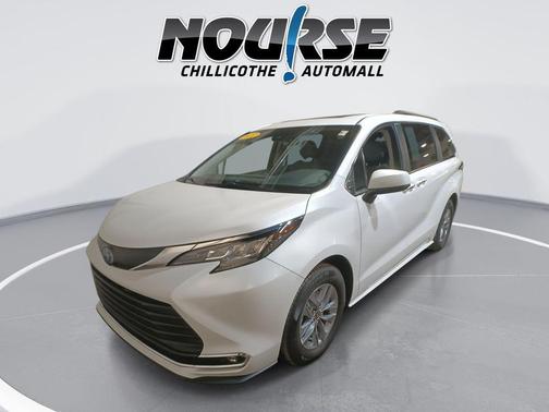 2022 Toyota Sienna XLE