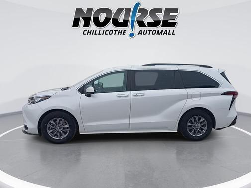 2022 Toyota Sienna XLE