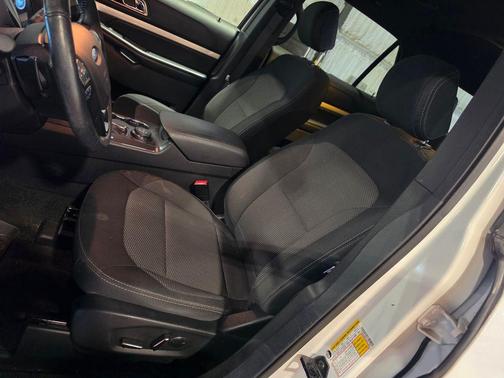 OXFORD WHITE 2017 Ford Explorer XLT