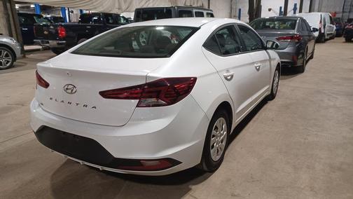2019 Hyundai ELANTRA SE