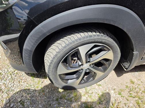Black Noir Pearl 2017 Hyundai TUCSON Sport