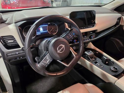 Pearl White Tricoat 2023 Nissan Rogue SL