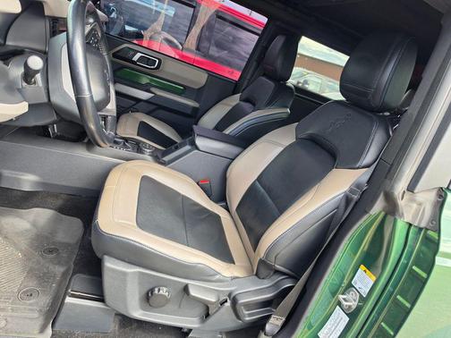 ERUPTION GREEN METALLIC 2022 Ford Bronco Wildtrak