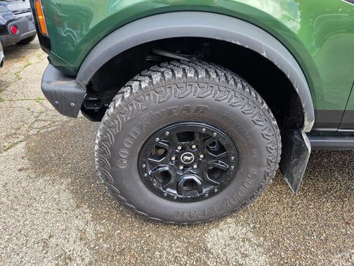 ERUPTION GREEN METALLIC 2022 Ford Bronco Wildtrak