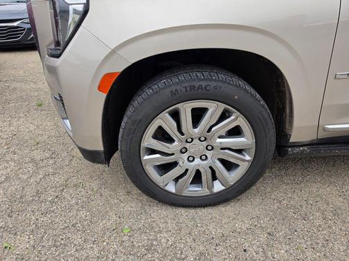 Pearl Beige Metallic 2021 GMC Yukon XL Denali
