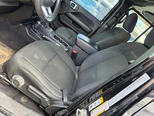 Black Clearcoat 2018 Jeep Wrangler Unlimited Sahara