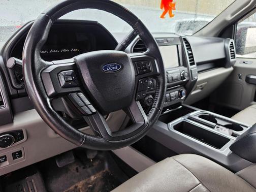 RACE RED 2018 Ford F-150 XLT