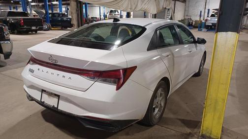 2023 Hyundai ELANTRA SE