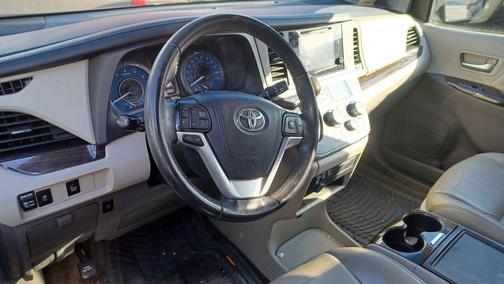 2017 Toyota Sienna XLE