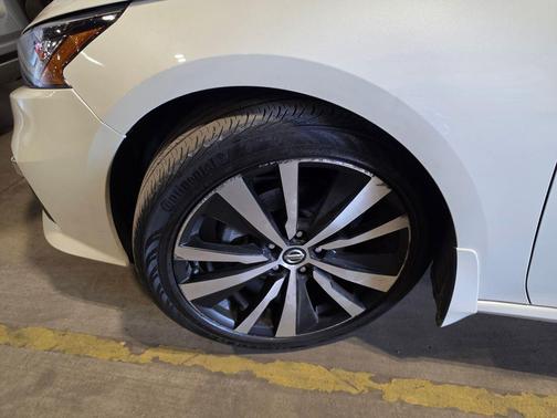 Pearl White Tricoat 2021 Nissan Altima Platinum Intelligent AWD