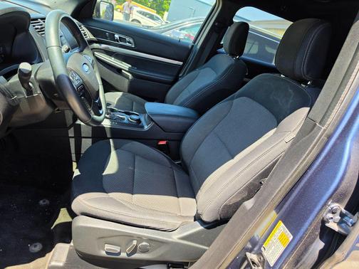 BLUE METALLIC 2018 Ford Explorer XLT