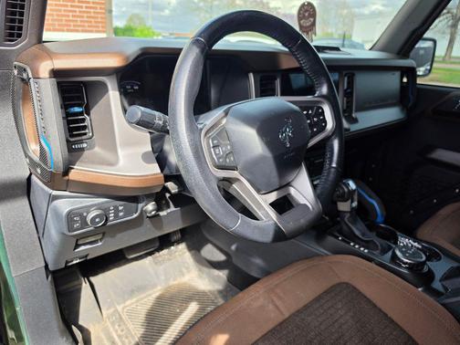 ERUPTION GREEN METALLIC 2022 Ford Bronco Outer Banks