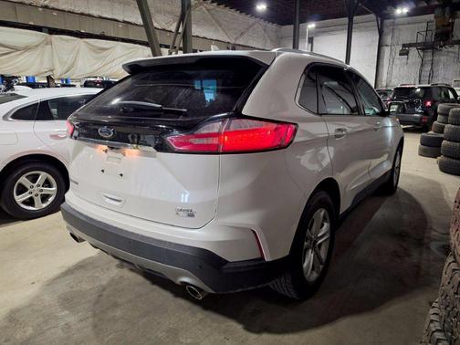 White Platinum Metallic Tri-Coat 2019 Ford Edge SEL
