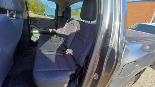 2022 Nissan Frontier S