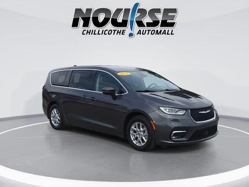 Granite Crystal Metallic Clearcoat 2023 Chrysler Pacifica Touring L