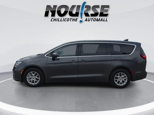 Granite Crystal Metallic Clearcoat 2023 Chrysler Pacifica Touring L