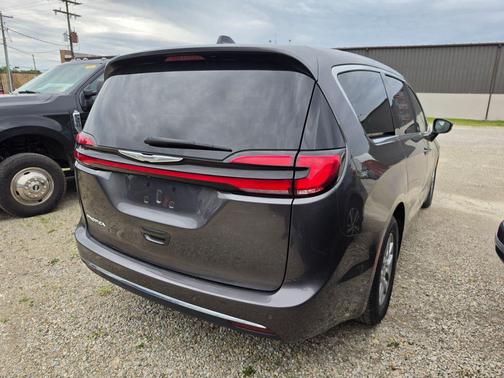 Granite Crystal Metallic Clearcoat 2023 Chrysler Pacifica Touring L