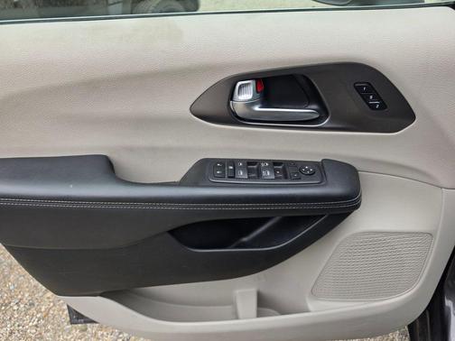 Granite Crystal Metallic Clearcoat 2023 Chrysler Pacifica Touring L
