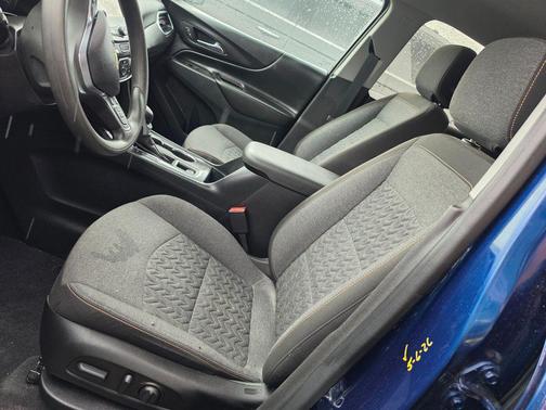 Blue Glow Metallic 2022 Chevrolet Equinox 1LT