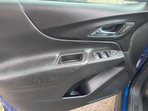 Blue Glow Metallic 2022 Chevrolet Equinox 1LT