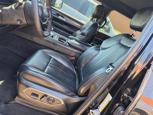 Diamond Black Crystal Pearlcoat 2023 Jeep Wagoneer Series I 4x4