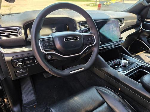 Diamond Black Crystal Pearlcoat 2023 Jeep Wagoneer Series I 4x4