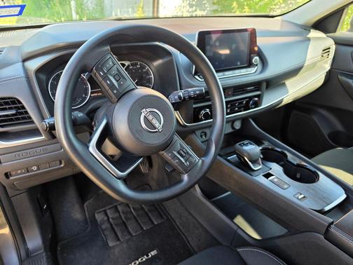 Gun Metallic 2024 Nissan Rogue S