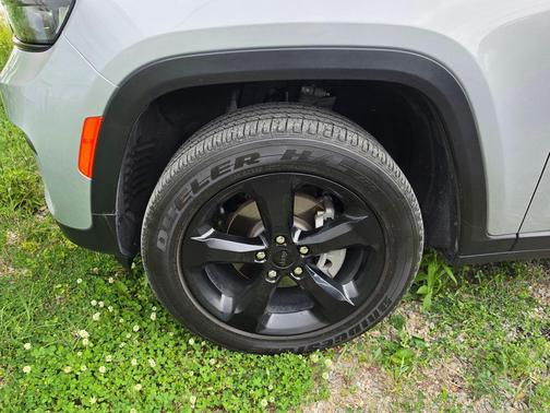 Silver Zynith 2022 Jeep Grand Cherokee Altitude