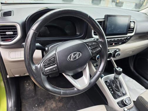 Green Apple 2024 Hyundai VENUE SEL